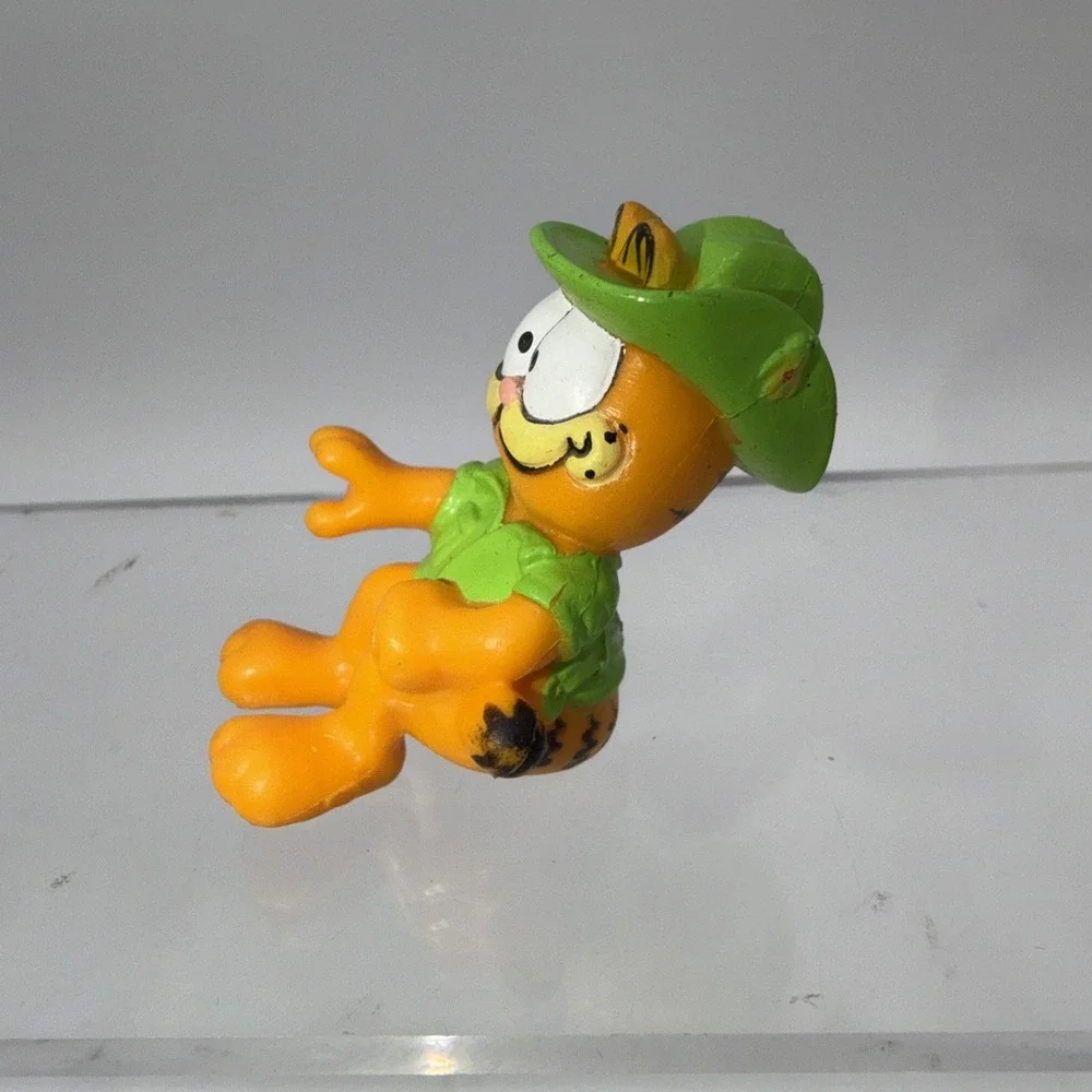 GARFIELD the Cat - SItting Figurine in Green Safari Hat and Vest-‎ 1981 - 2 1/4